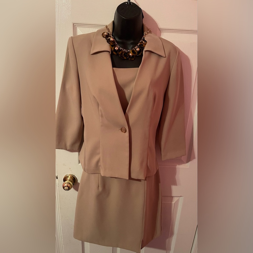 Tan 3-Pc Blazer & Skirt Set by SUITS US Size 5/6